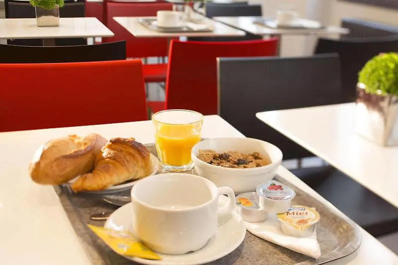 Republique Hotel Paris 2*,  France